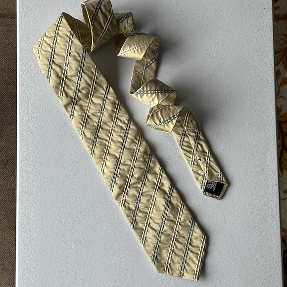 Hugo Boss silk Tie - Picture 2 of 4